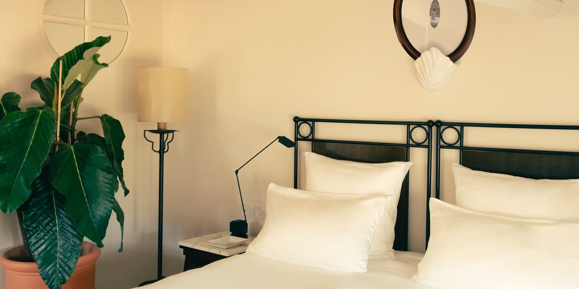 The Classic Room, refined elegance, an invitation to serenity.