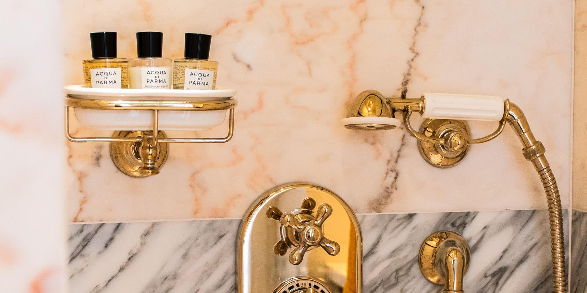 The harmony of the Classic Room, where every detail is dedicated to your well-being.