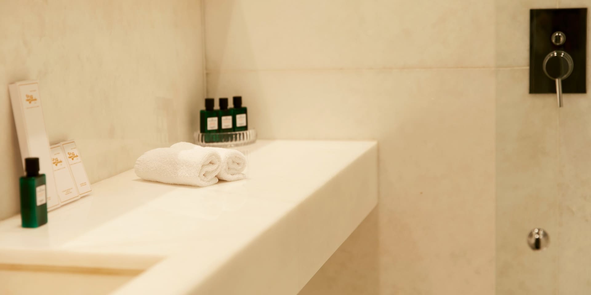 Bagno moderno ed elegante.