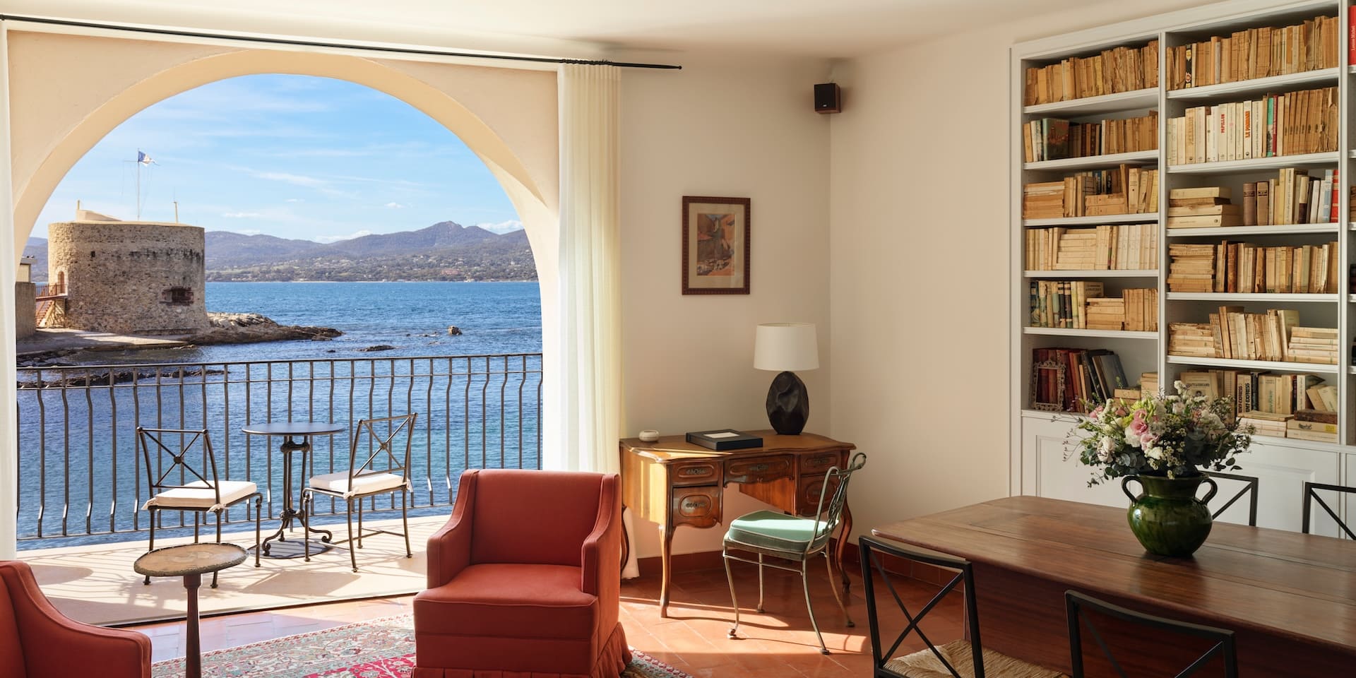 Overview of the spacious living room in the La Glaye apartment.