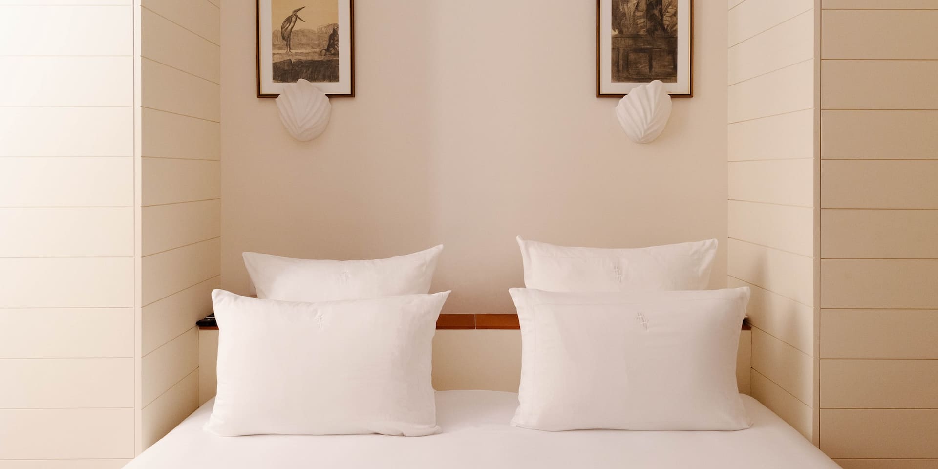 Second bedroom, comfortable and elegantly decorated.