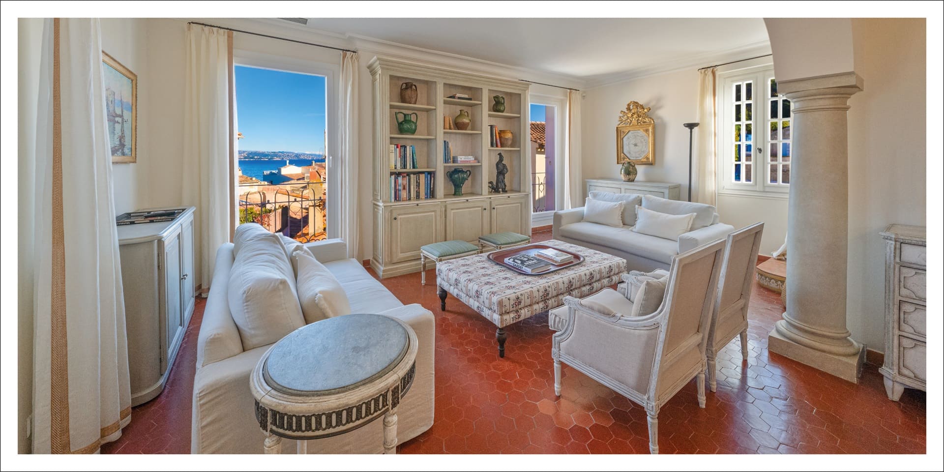 Chambre confortable de la maison.