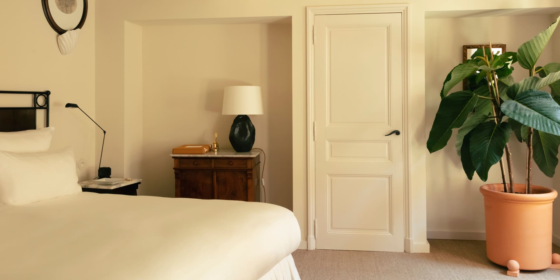 Superior Room, a generous volume, an invitation to space and tranquility.