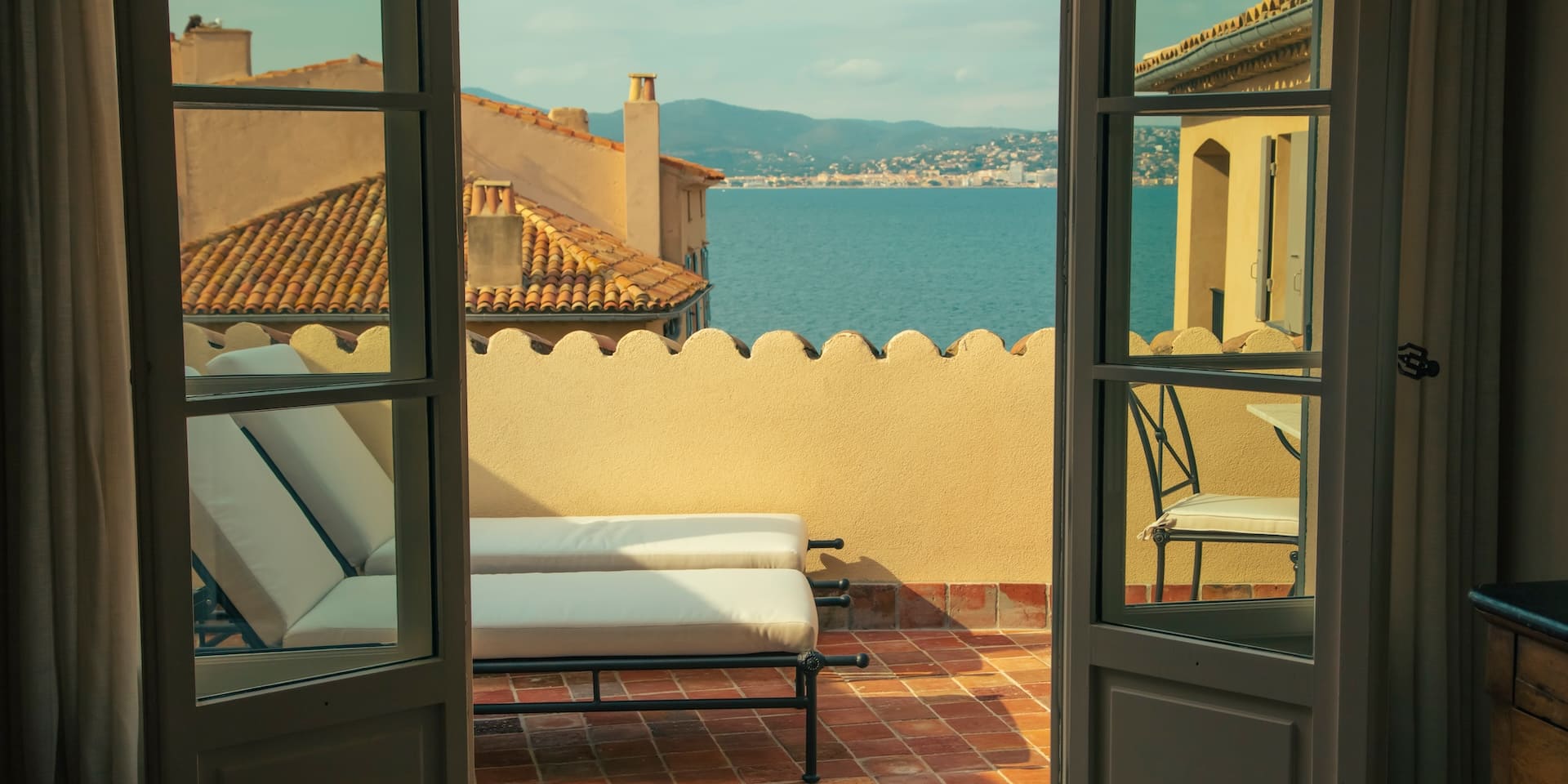 Private terrace of the Prestige Suite with view of the sea and the Citadel.